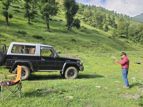 Základová fotografie zdarma na téma černý jeep, křesla, obří hory