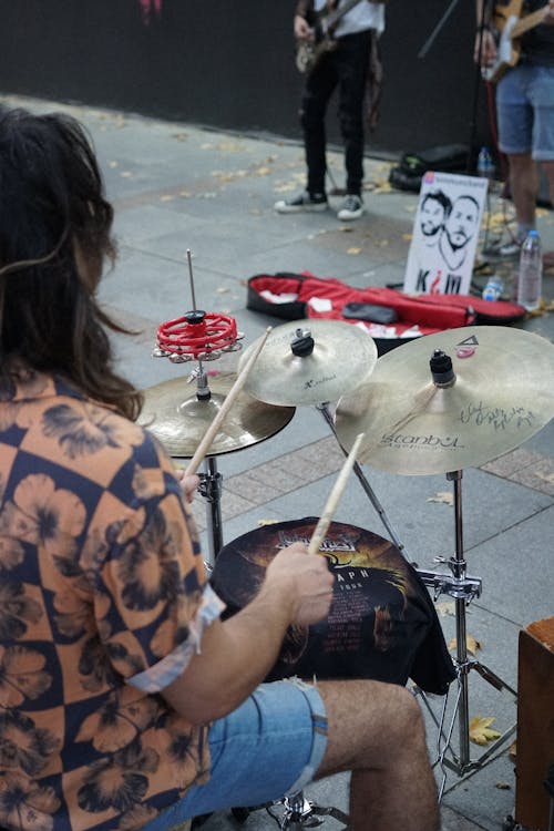 Foto profissional grátis de arte de rua, artista de rua, bateria