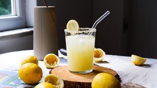 Lemonade with fresh lemons — photo by beytlik on Pexels