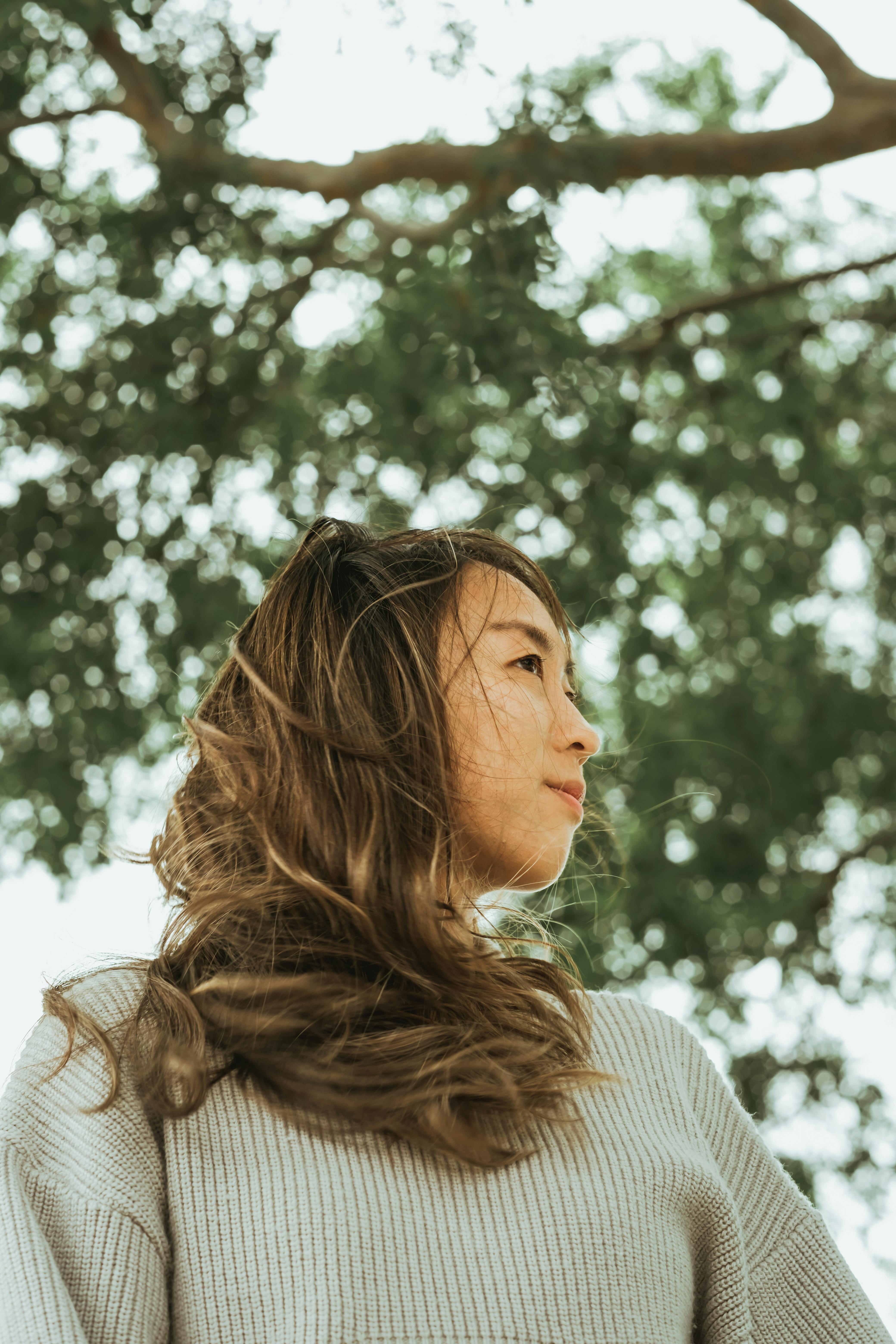 Kostenlos Kostenloses Stock Foto zu asiatische frau, asiatischer abstammung, aufnahme von unten Stock-Foto