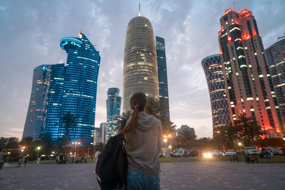 Trouver un travail à West Bay, Doha : secteurs, démarches et visa