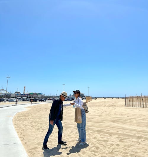 Fotos de stock gratuitas de amantes de la playa, descanso en la playa, en la playa