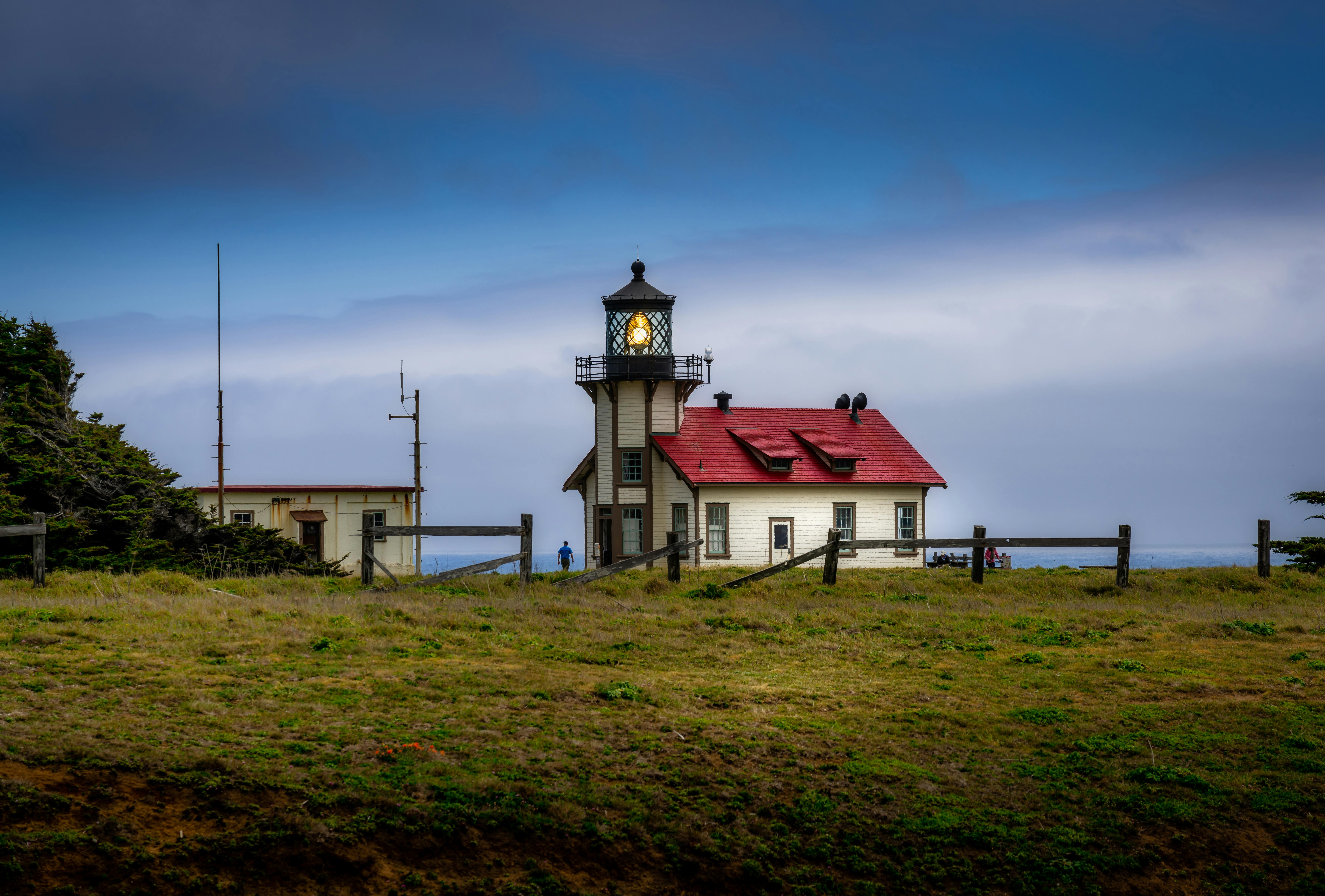 Weißes Und Rotes Haus · Kostenloses Stock Foto