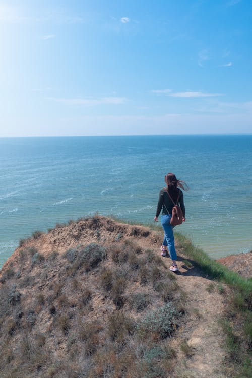 Foto d'estoc gratuïta de cresta, excursionista, fent excursionisme