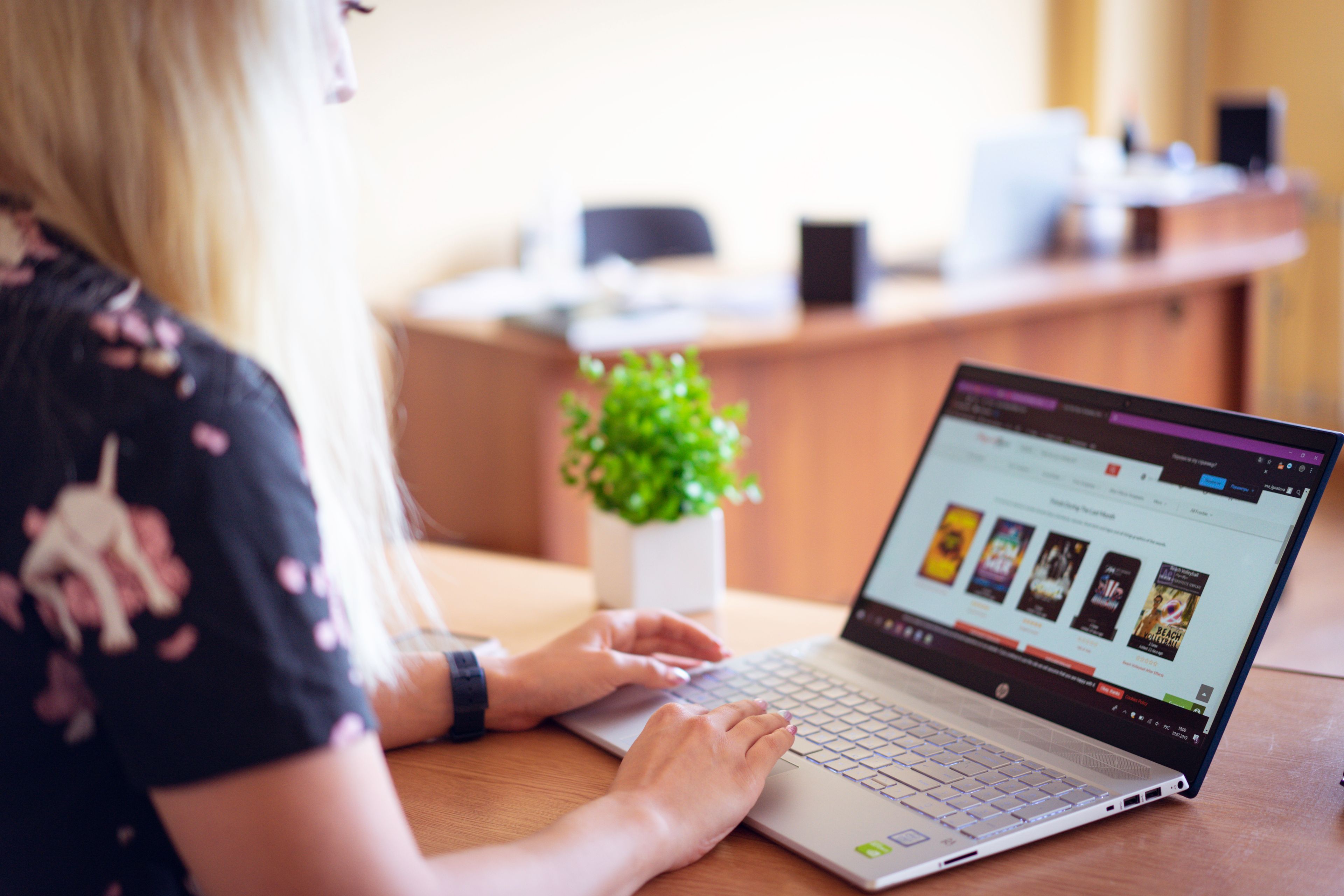 How to Use The 12 Week Lash Training and Business Mentorship Guide