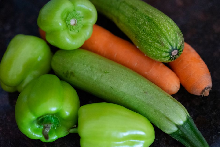 Barevná zelenina — paprika, cuketa, mrkev