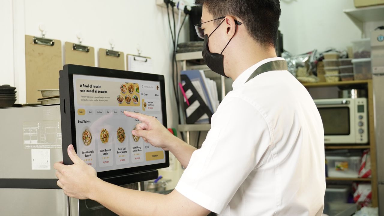 Windows vs Android for Industrial HMI Panels: How to Choose the Right OS