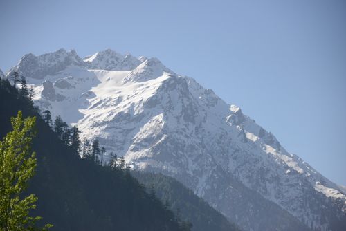 Free Stunning view of snow-covered mountains under a clear blue sky, captured at dawn. Stock Photo