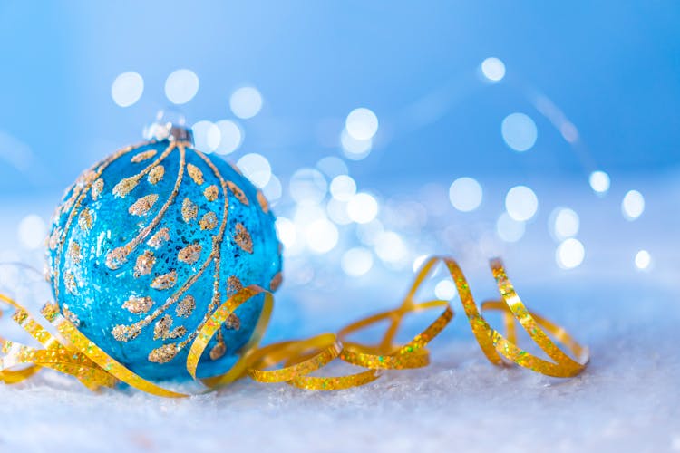 ]Blue Christmas Ball And Gold Ribbon