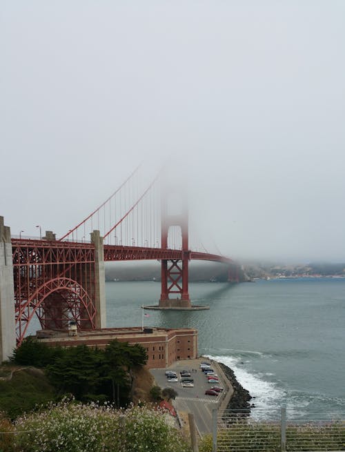 Fotobanka s bezplatnými fotkami na tému Golden Gate Bridge, hmla, konštrukcia