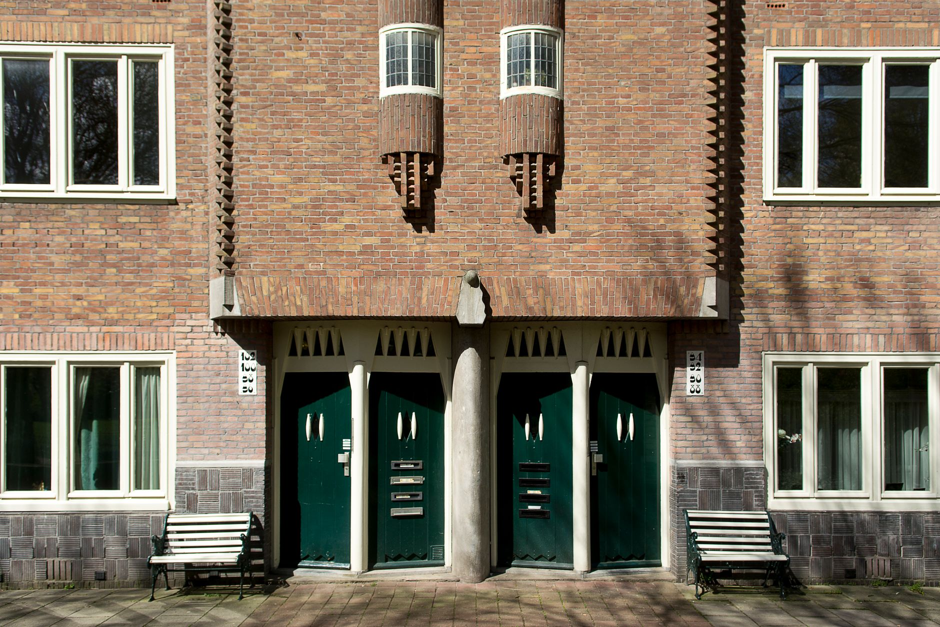 Amsterdam'da bir okul binası