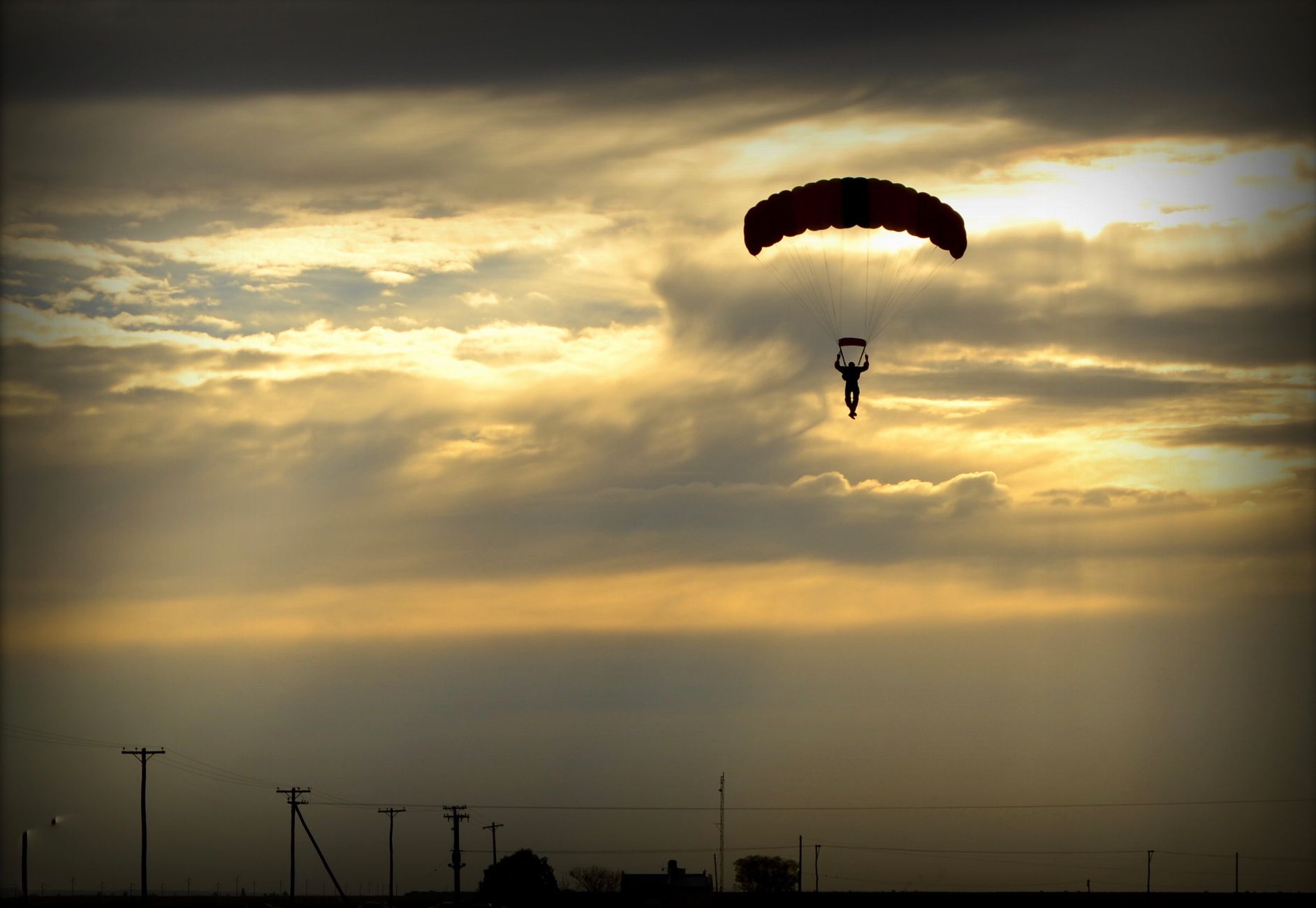 Vrouw (26) overleden na parachutesprong in Namen