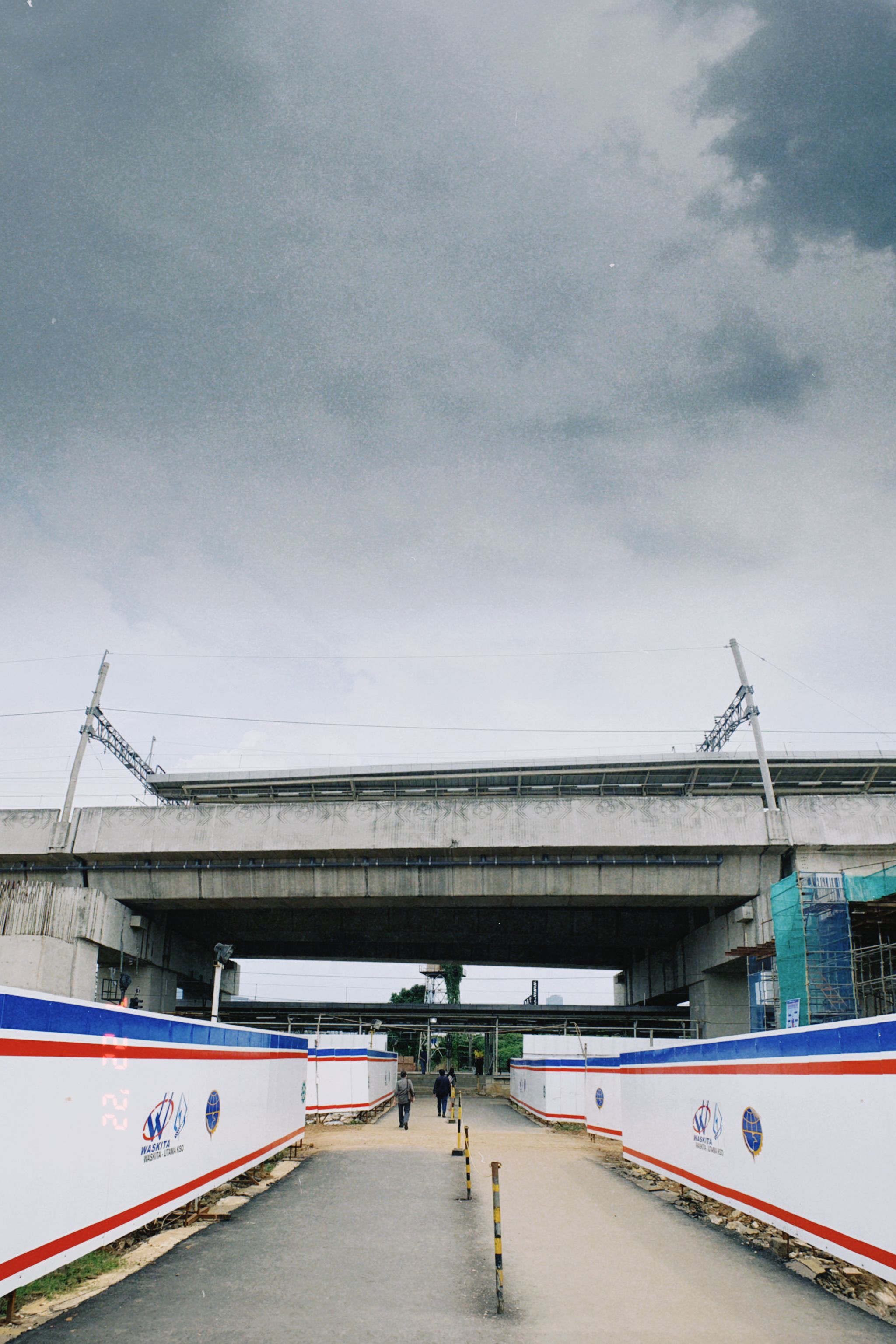 Modernizarea infrastructurii feroviare din Defileul Jiului a început oficial