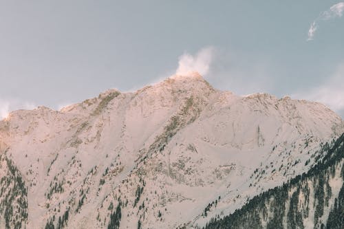 Gunung Dilapisi Oleh Fotografi Pemandangan Salju