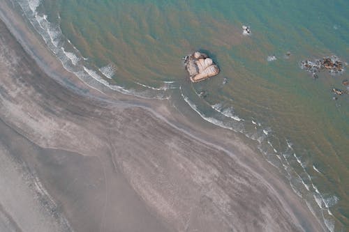 Fotografía Aérea De La Costa Durante El Día