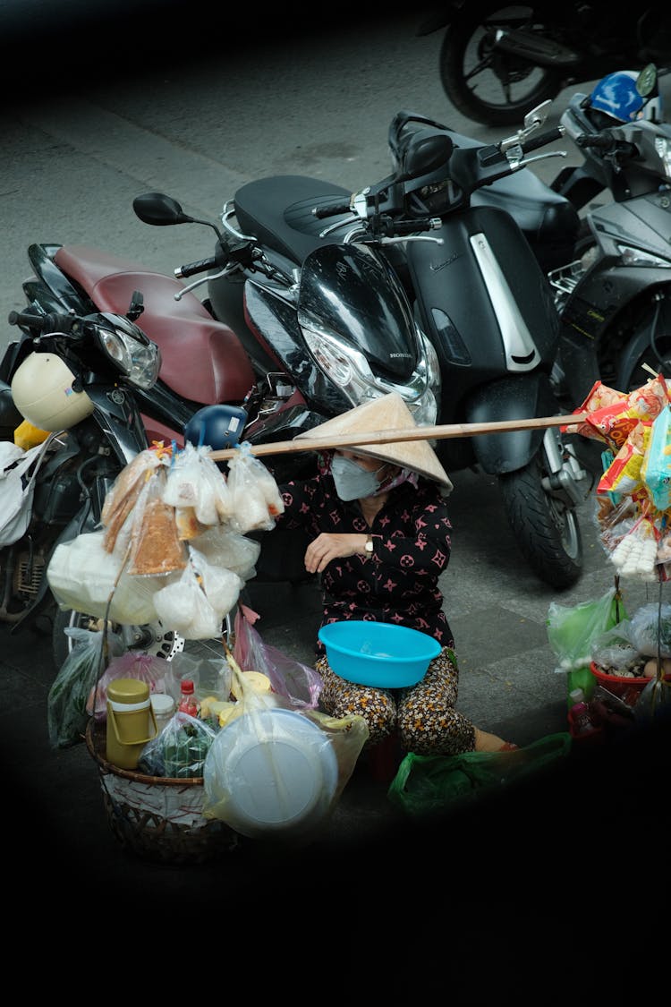 Street Merchant In Face Mask