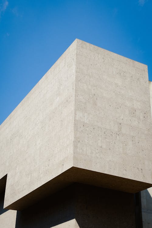 Foto profissional grátis de arquitetura, céu azul, concreto