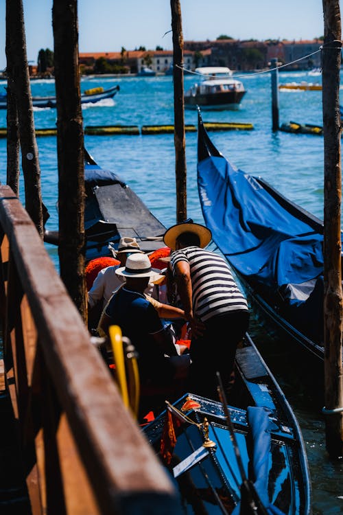 Kostenloses Stock Foto zu boote, gondel, gondelführer