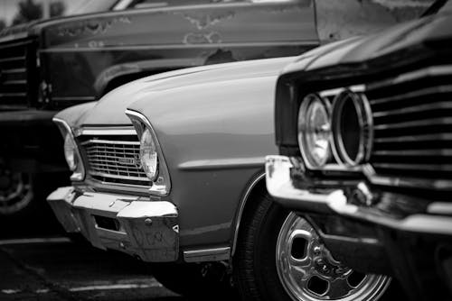 Ilmainen kuvapankkikuva tunnisteilla classic-auto, harmaasävyt, vintage auto