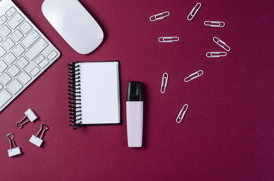 Văn phòng phẩm cơ bản cho mọi doanh nghiệp - Modern office workspace with various stationery items