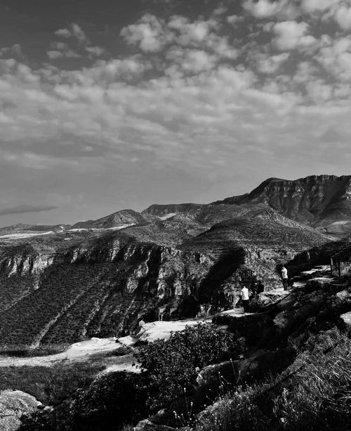 Free A captivating black and white mountain landscape highlighting rugged terrain and expansive skies. Stock Photo