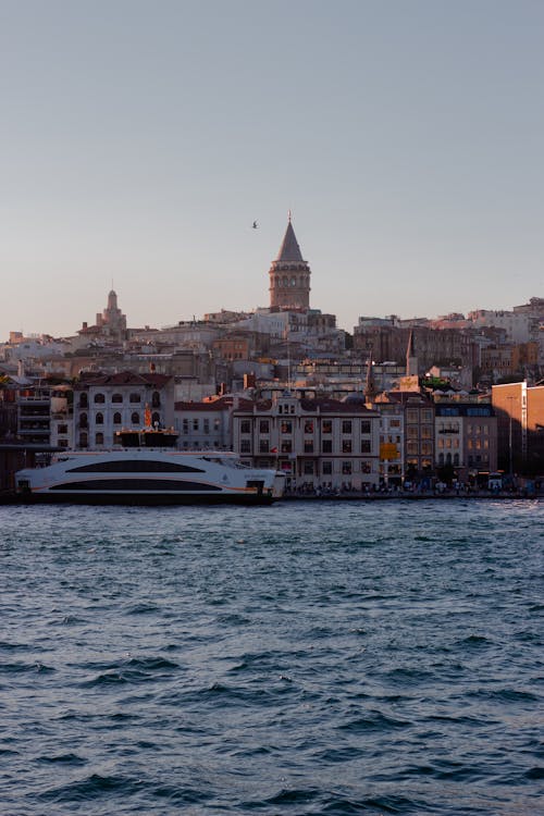 Fotobanka s bezplatnými fotkami na tému galata veža, Istanbul, jasná obloha