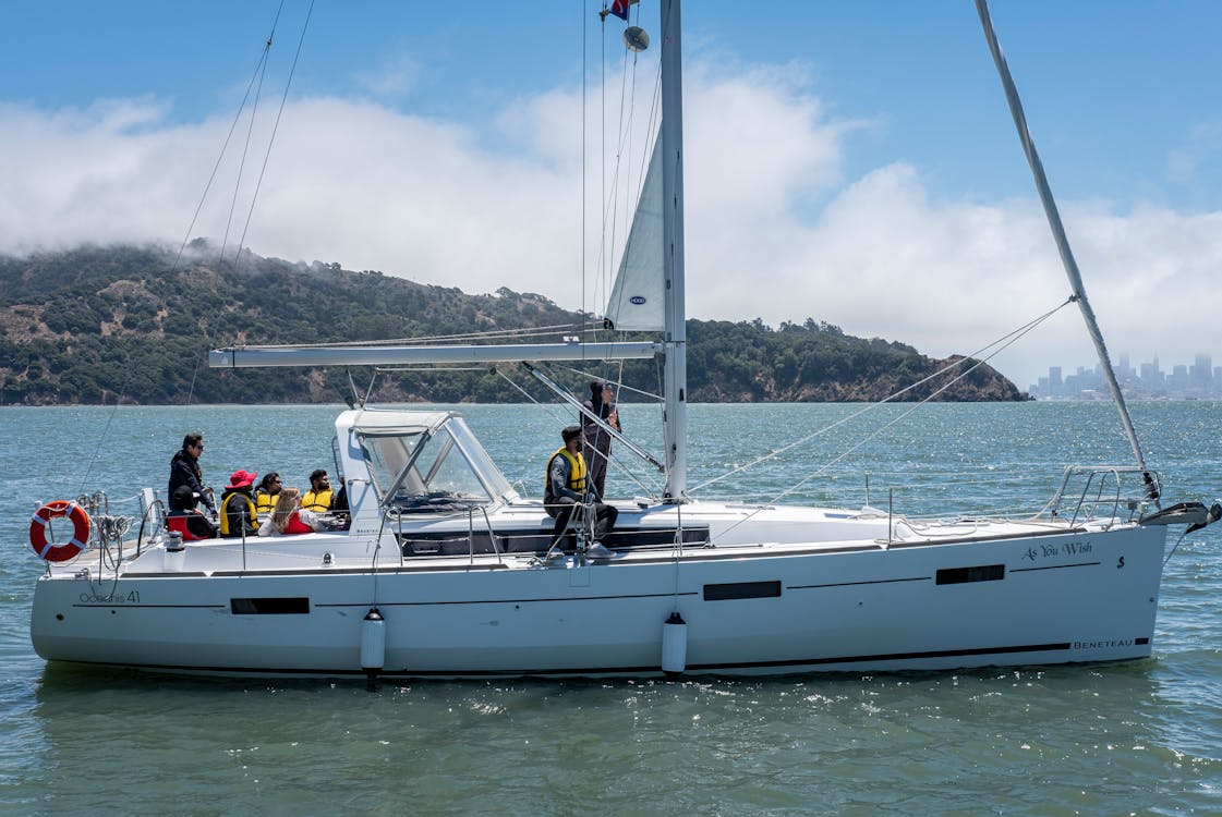 Foto d'estoc gratuïta de aigua, barca, catamarà