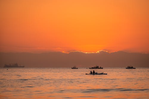 Fotos de stock gratuitas de agua, anochecer, barcos