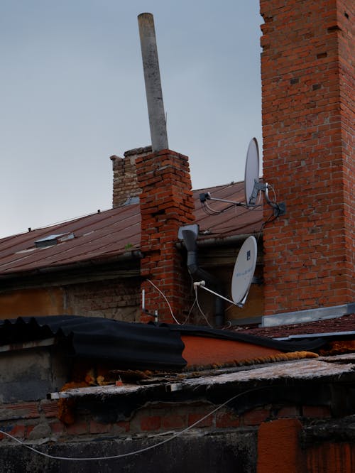 Foto profissional grátis de antenas, chaminés, rooftop
