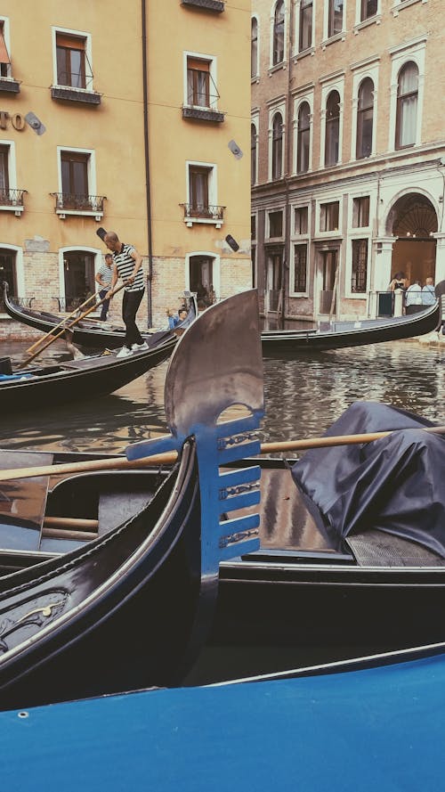 Blue and Black Boat on Body of Water