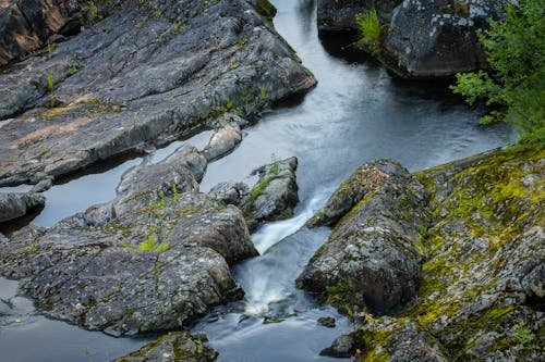 Δωρεάν στοκ φωτογραφιών με rocky river, βράχια σκεπασμένα με βρύα, μακροχρόνια έκθεση