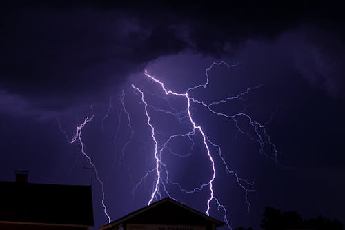 Foto d'estoc gratuïta de cel nocturn, raig, tempesta