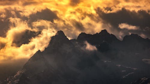 Gratis stockfoto met bergtop, donker, gouden uur