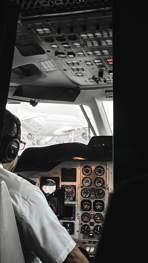 Immagine gratuita di aeroplano, cockpit, pilota