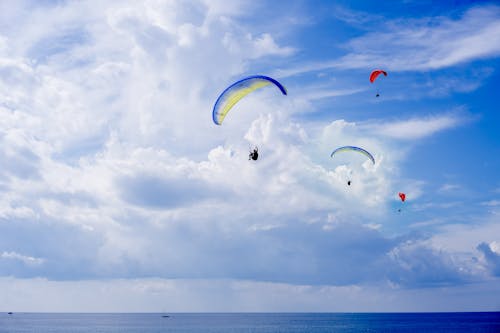 Kostnadsfri bild av fallskärmar, fallskärmshoppning, flygande