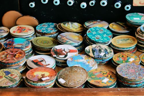 Free A vibrant collection of hand-painted decorative plates on display, showcasing Turkish cultural art. Stock Photo