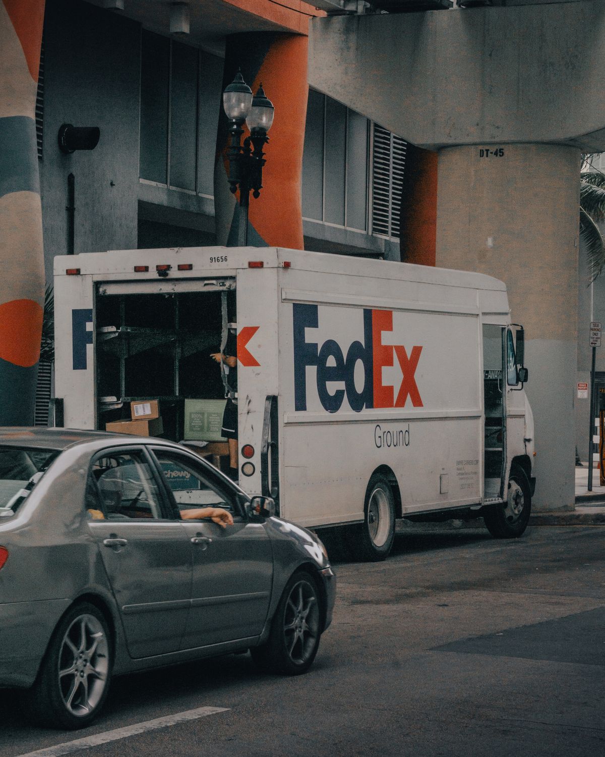 UPS and FedEx Money-Back Guarantee – Claim Late Delivery Refunds