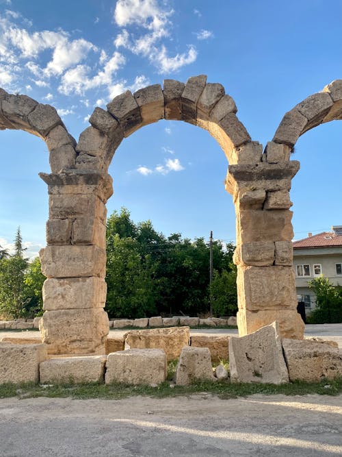 Darmowe zdjęcie z galerii z akwedukt, architektura historyczna, błękitne niebo