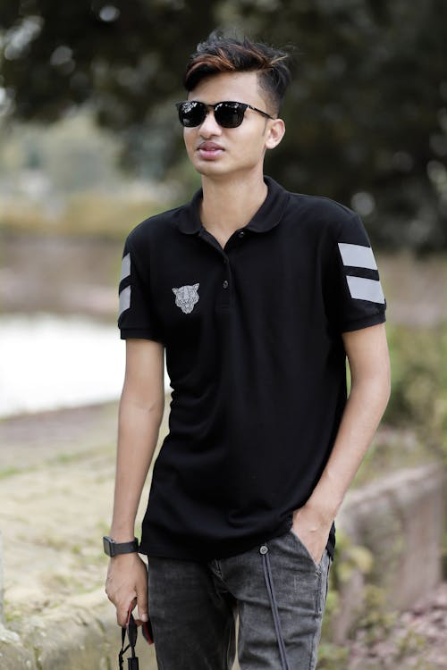 남자, 블랙 폴로 셔츠, 선글라스의 무료 스톡 사진
