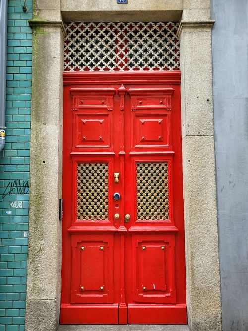 Free Classic red door with ornate details in Porto, showcasing historic European architecture. Stock Photo