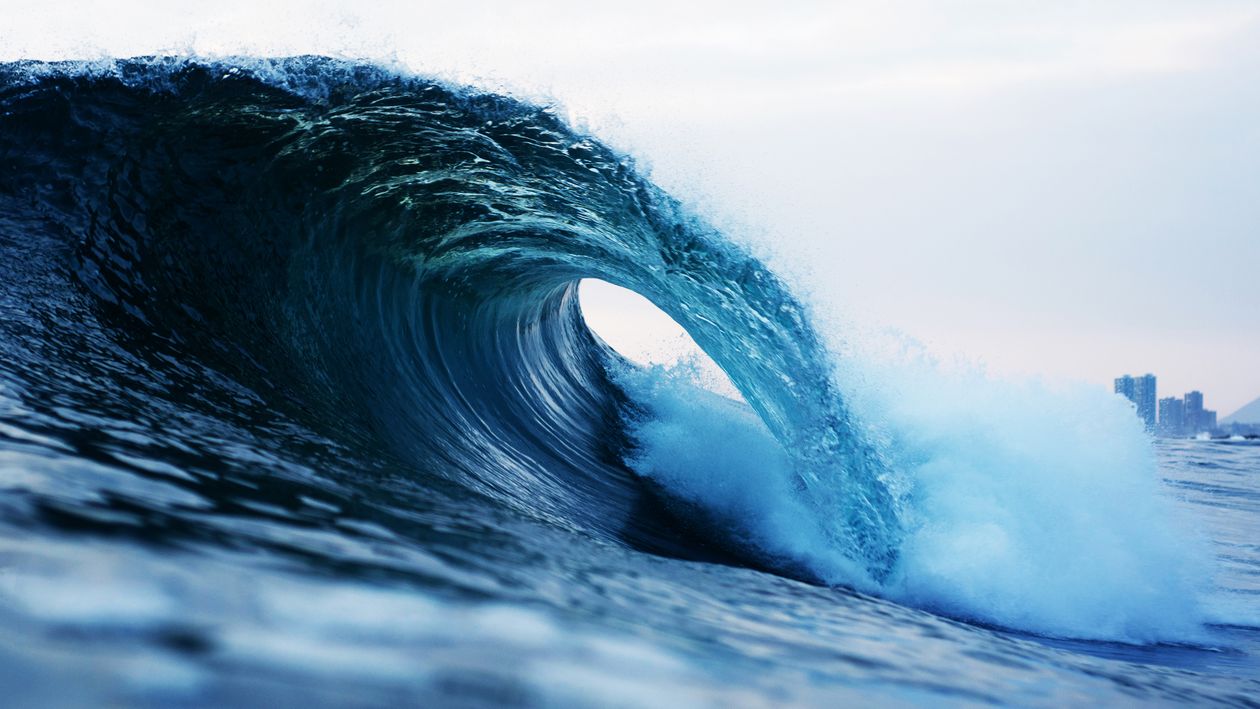 Free Capturing the energy of a barrel wave crashing on the Chilean coast. Stock Photo