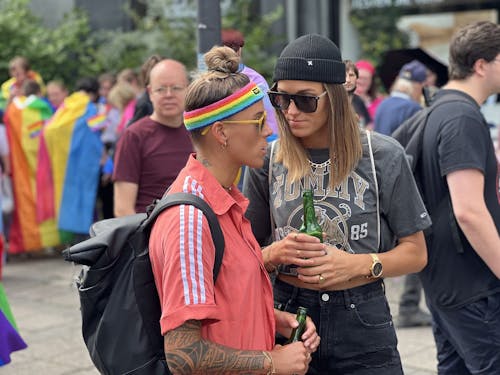 Kostnadsfri bild av backpack, cape, festival