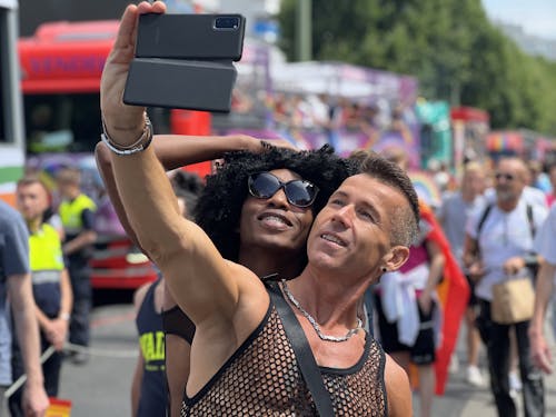 Kostnadsfri bild av afroamerikansk man, gaypride, kaukasisk man