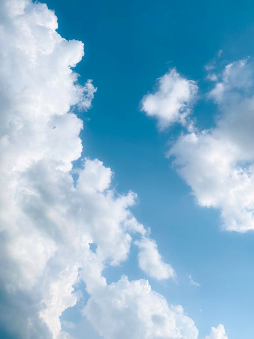 бесплатная Бесплатное стоковое фото с вертикальный выстрел, голубое небо, облака небо Стоковое фото