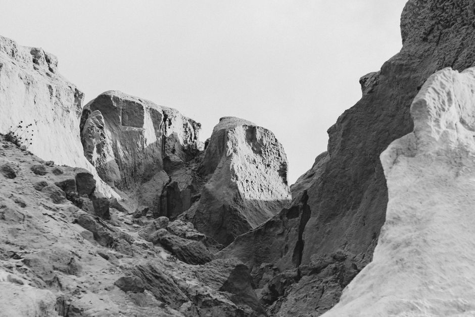 Captivating black and white view of rocky cliffs in Canoa Quebrada, showcasing natural beauty and texture.