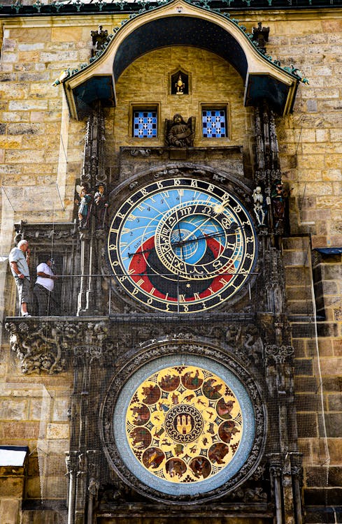 Clocks on a Wall 