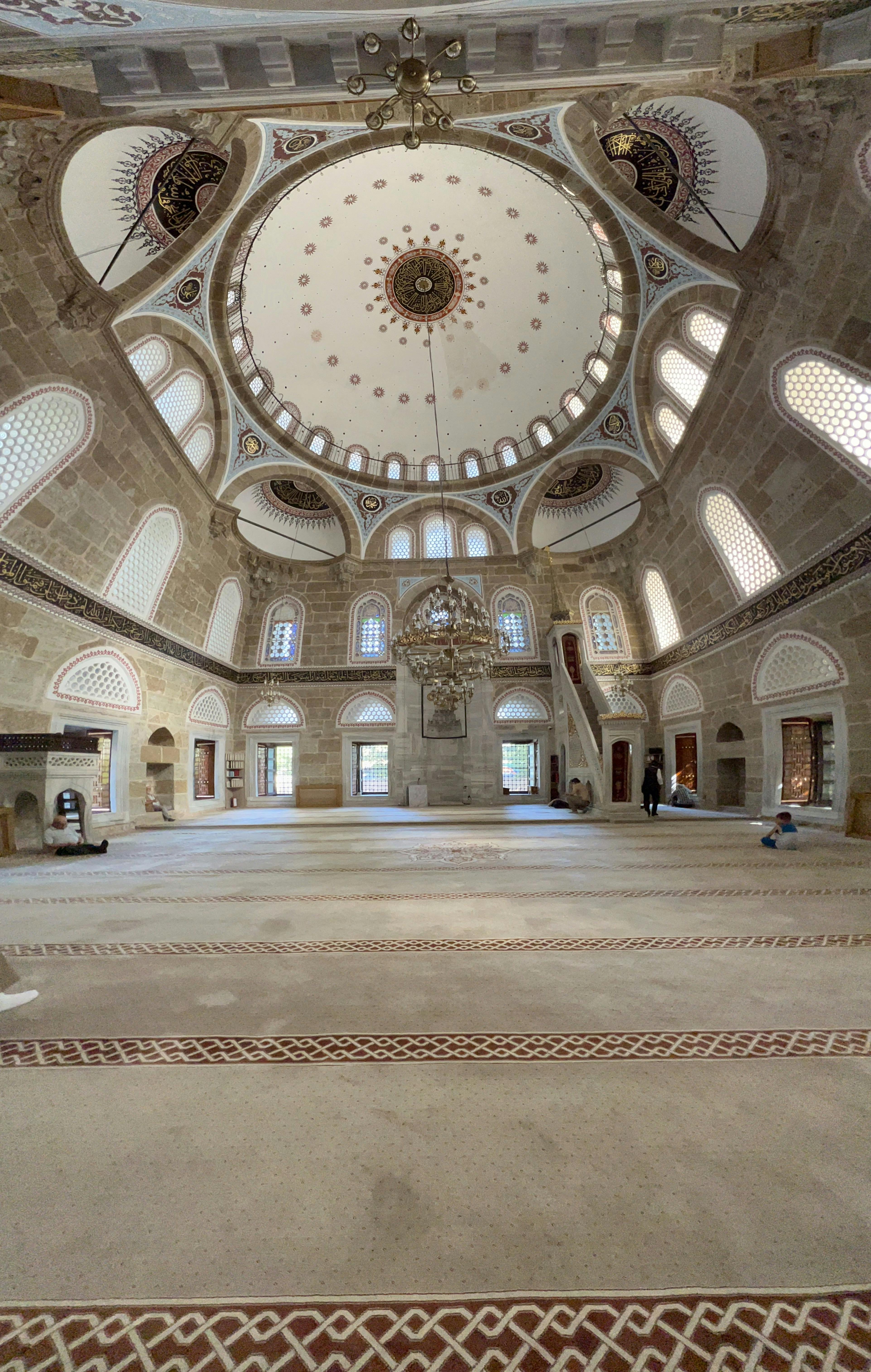 Free Stunning view of a historical mosque interior in İzmit, showcasing Islamic art and architecture. Stock Photo