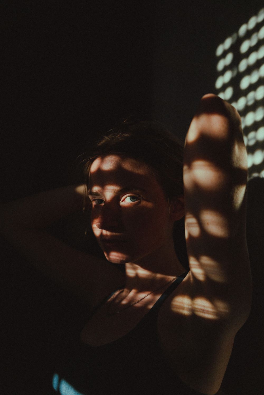 Portrait dramatique en clair-obscur