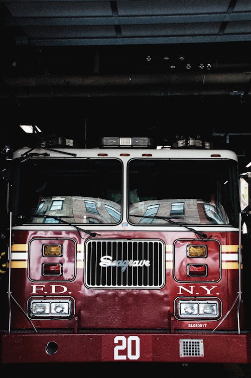 Бесплатное стоковое фото с вертикальный выстрел, машина, нью-йорк