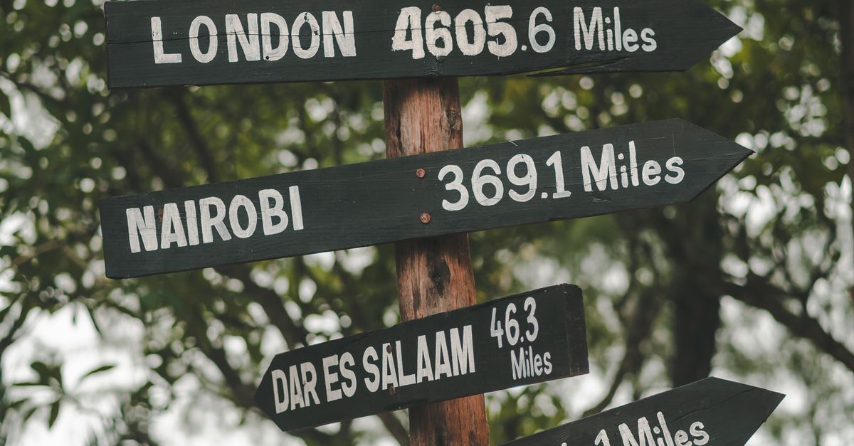 Signpost with Arrows · Free Stock Photo